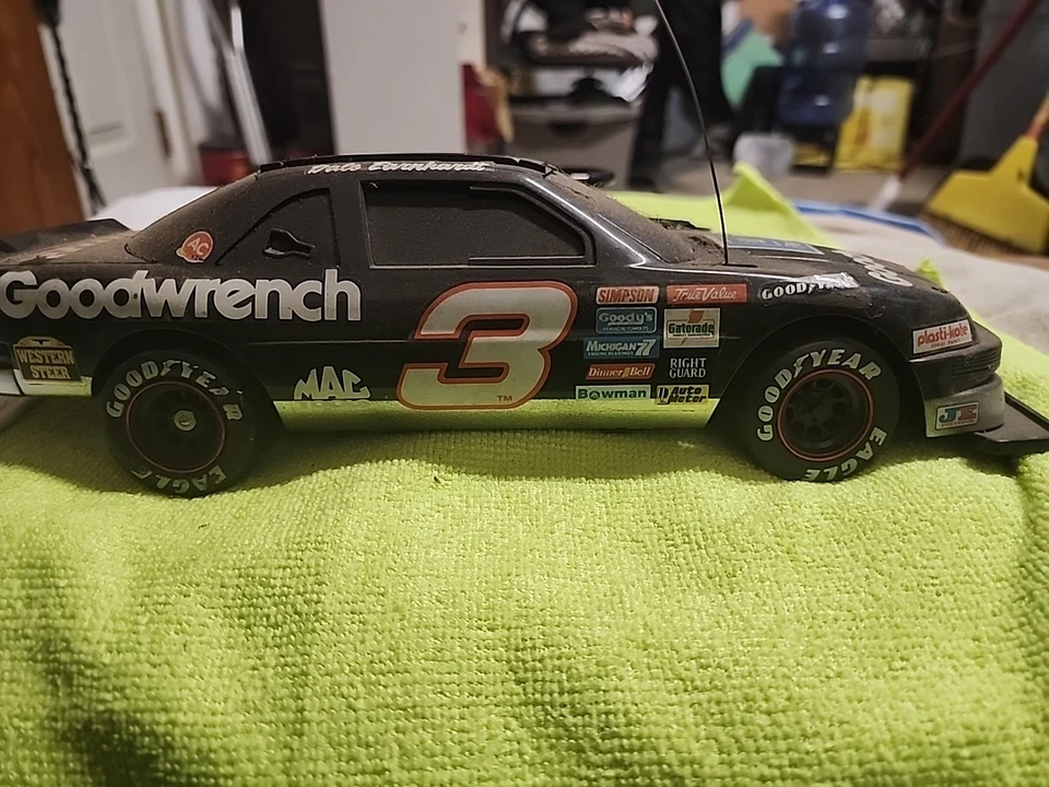 NASCAR Dale Earnhardt radiocontrol con control remoto Goodwrench 1992 lumina rara Hong Kong Foto 3 de 4