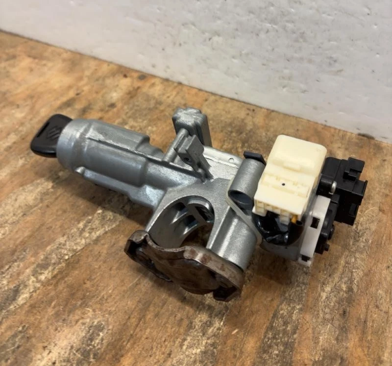 2007-2013 SUZUKI SX4 Ignition Switch Lock Without Cylinder Housing With Key Oem - Image 4 of 4