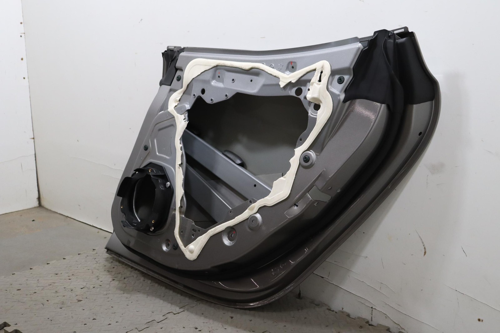 2014 - 2024 MASERATI GHIBLI REAR RIGHT PASSENGER SIDE DOOR SHELL OEM GRAY_GRRM