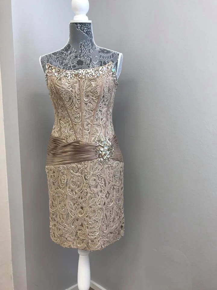 Vestido Corto JOVANI Regreso a Casa/Formal Con Cuentas Encaje Color Champagne Talla 6 Foto 2 de 2