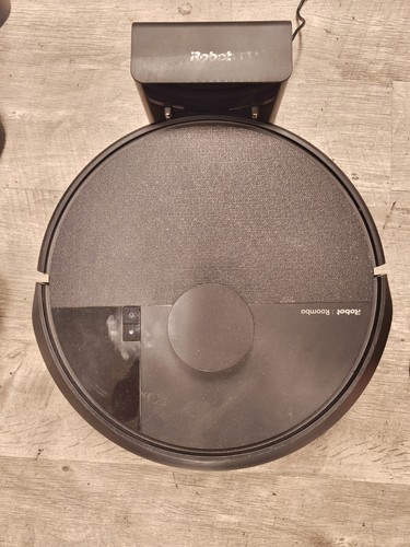 iRobot Roomba 105 Vac Q312020 Robotic Vacuum Cleaner