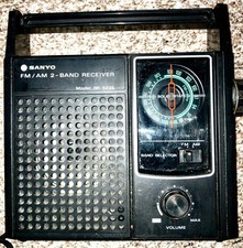 Vintage Sanyo RP-5225 FM/AM 2-Band Portable Radio Tested AC  Battery Works