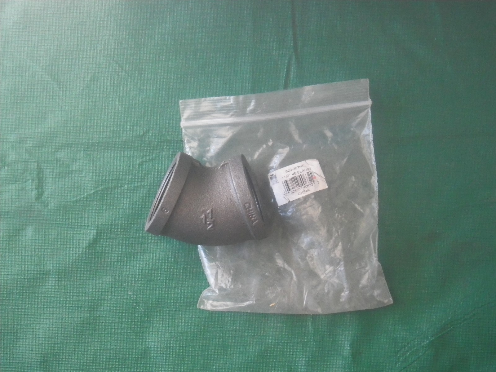 MALLEABLE IRON PIPE FITTING 1 1/2" NPT FEMALE BLACK FINISH 45 DEGREE ELBOW