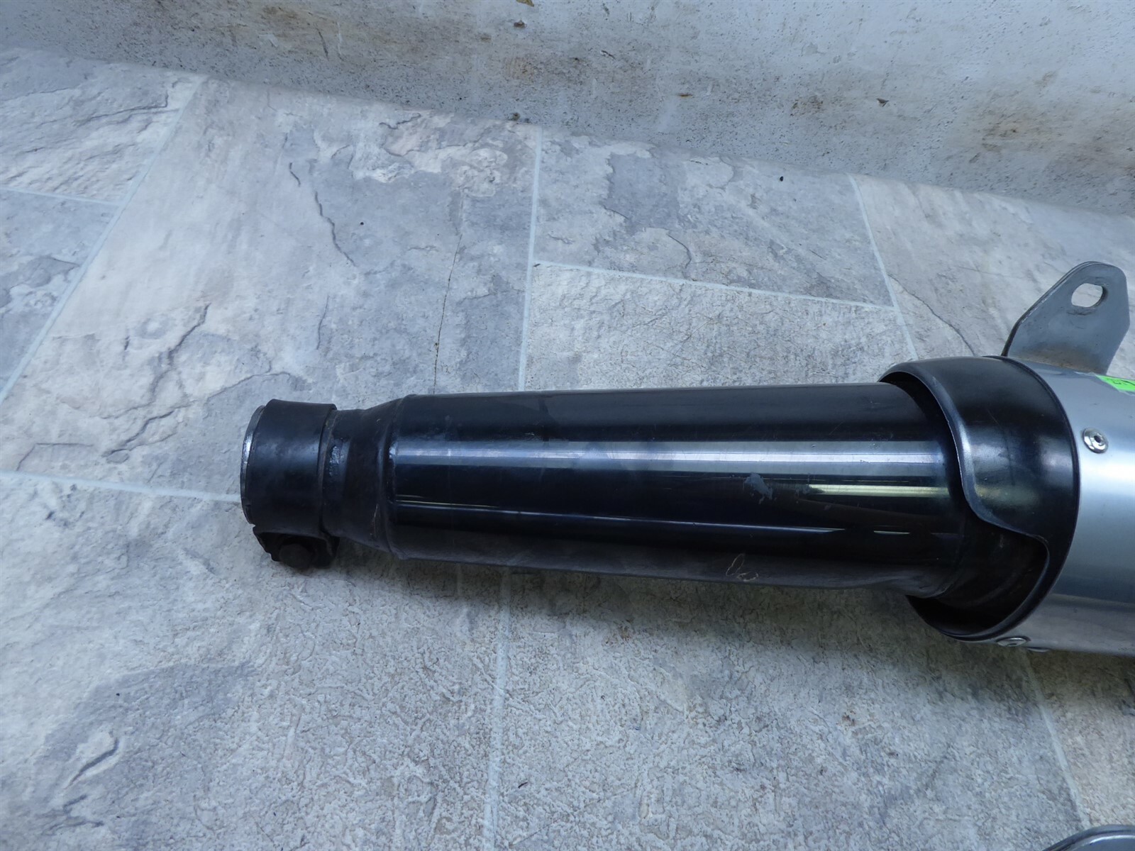 1987 Kawasaki Concours ZG1000 K2514. exhaust mufflers tail pipes left