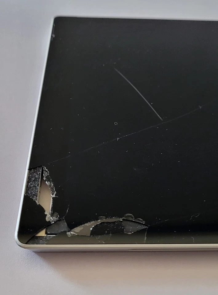 Microsoft Surface Pro 3  4GB RAM 128GB  - Image 4 of 4