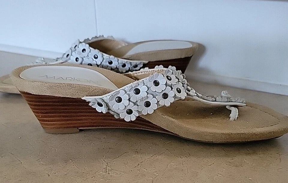 Sandalias Markon Talla 7 Blancas Usadas en Excelente Condición  Foto 3 de 4