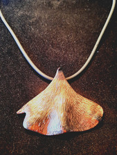 Anhänger   Gingkoblatt   5,5 cm lg  6 cm breit rotvergoldet  Pierre Lang