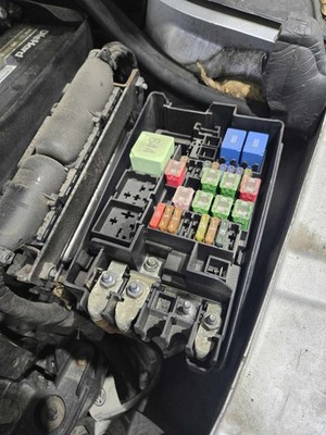2012 - 2022 VW PASSAT 2.5l ENGINE FUSE BOX *TESTED WORKING* OEM 5C0937132B