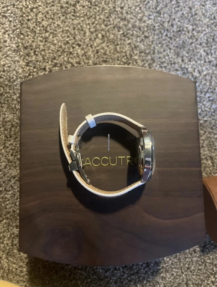 Accutron Legacy  Foto 2 de 4