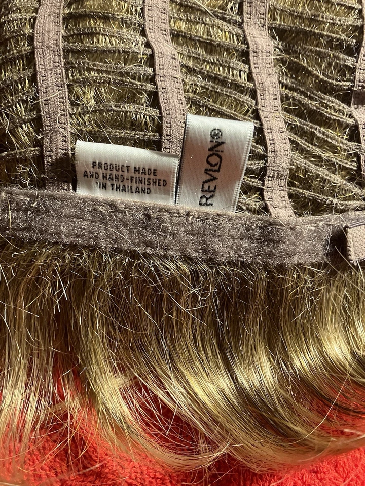 Peluca corta REVLON rubia ceniza Foto 4 de 4