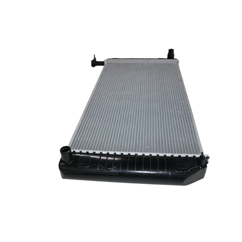 Radiator For Chevy Express GMC Savana 2500 3500 2021-2023 6.6L Manual Trans Foto 3 de 4