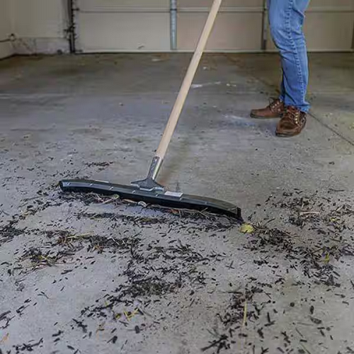 24in Curved Industrial Duty Steel Floor Squeegee for Garage Driveway Water Clea - Picture 3 of 3
