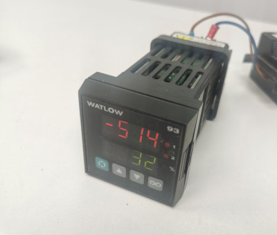 Watlow 93 93BB-1KD0-00RG Temperature Controller 240VAC