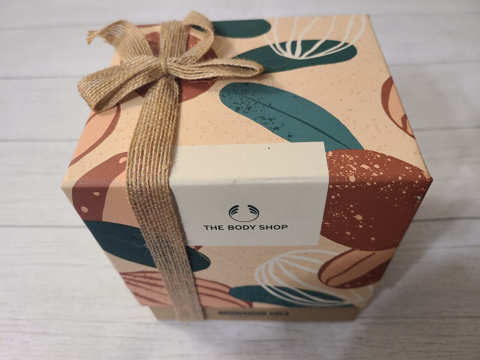 The Body Shop 5pc NOURISHING SHEA Gift Box Set Lotion Shower Cream Body Butter