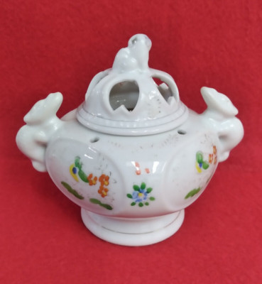 Japanese Porcelain Incense Burner W/Foo Dogs and Dragon Finial 4'' tall Vintage 