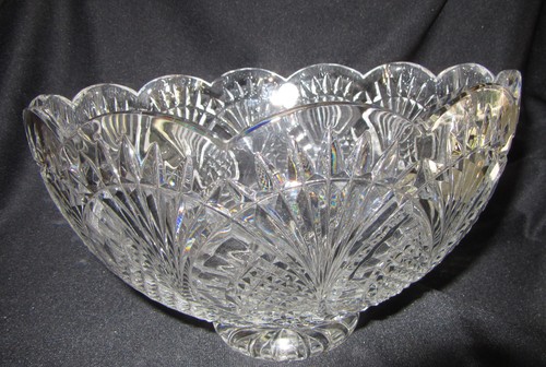 WATERFORD FOOTED CENTERPIECE BOWL - 9-3/4" DIA. X 6" H FAN & CRISS CROSS SWIRLED - Picture 3 of 5