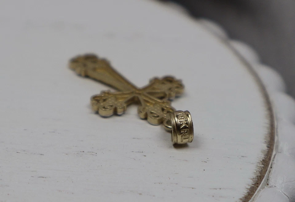 Colgante Cruz Oro Amarillo y Pequeño 10k 1G/1.1 pulgadas Foto 3 de 4