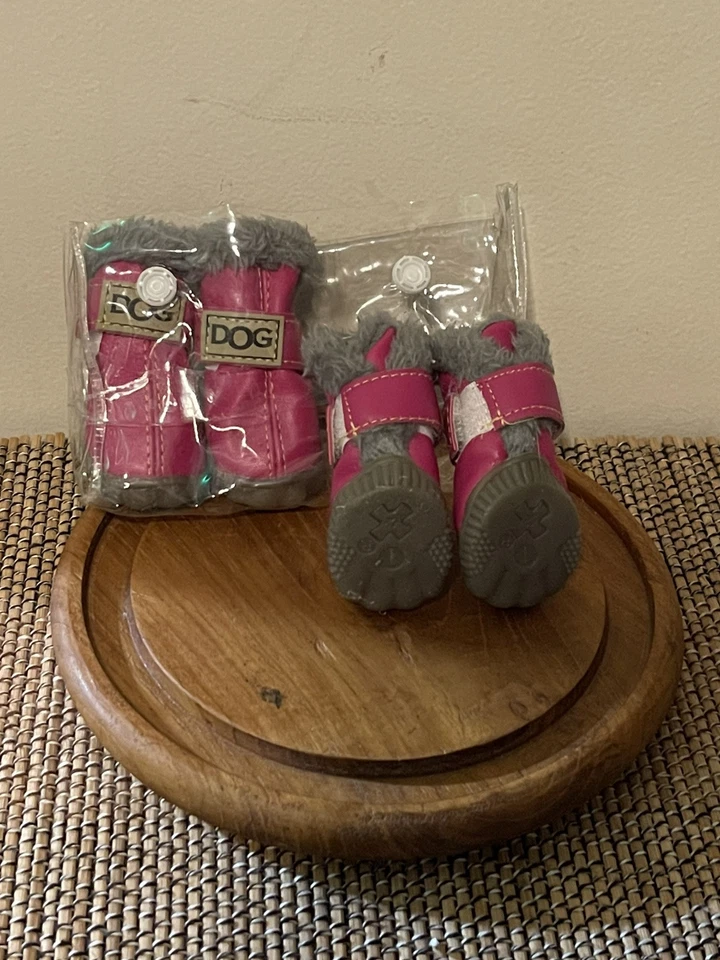 Botas de Nieve para Perros Rosa Impermeables Invierno Perro Cálidas Zapatos de Piel Antideslizantes Nunca Usadas Foto 4 de 4