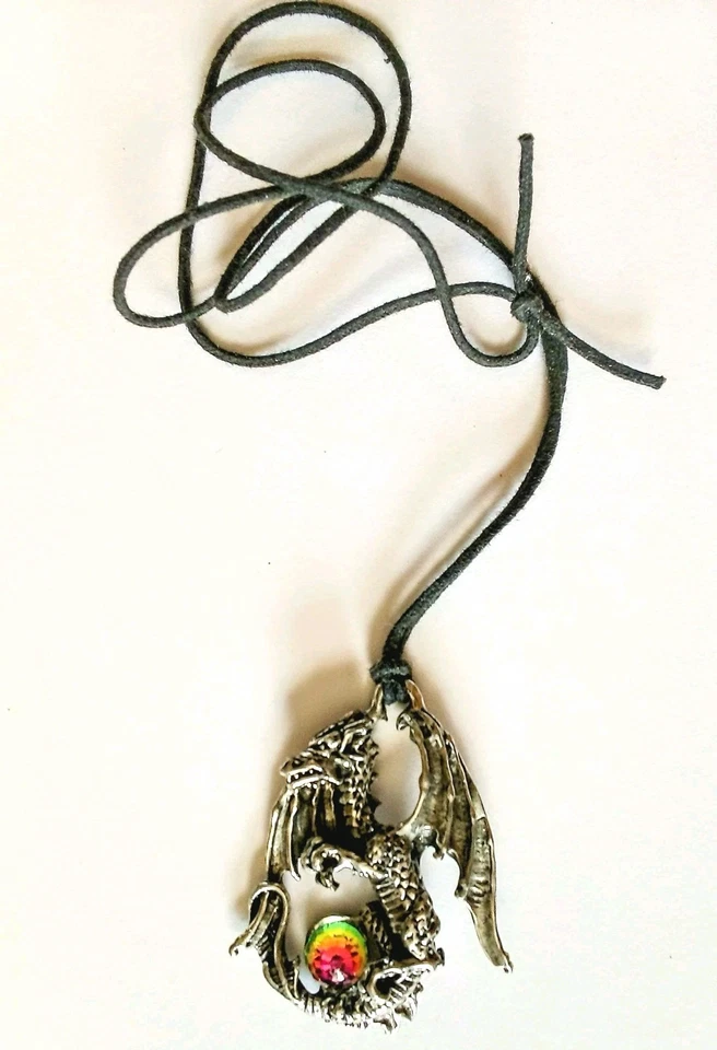 Collar colgante dragón en tono plata con piedra multicolor Foto 3 de 4