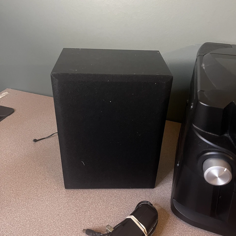 RCA RS22363 Audio System W/ 3 CD Player AM/FM Radio & MP3 Input Tested NO REMOTE - Image 4 of 4