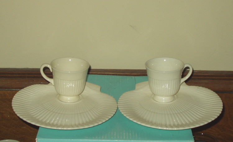 Set of 2 (Four Pieces) WEDGWOOD NAUTILUS 9" Scallop Snack Plates 