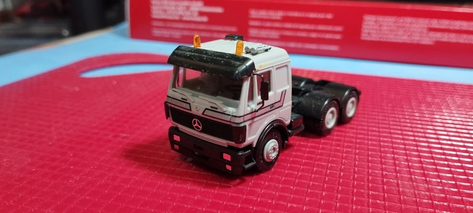 4 trattori herpa vari Mercedes Man Scania Herpa scala 1/87 H0 - Immagine 4 di 4