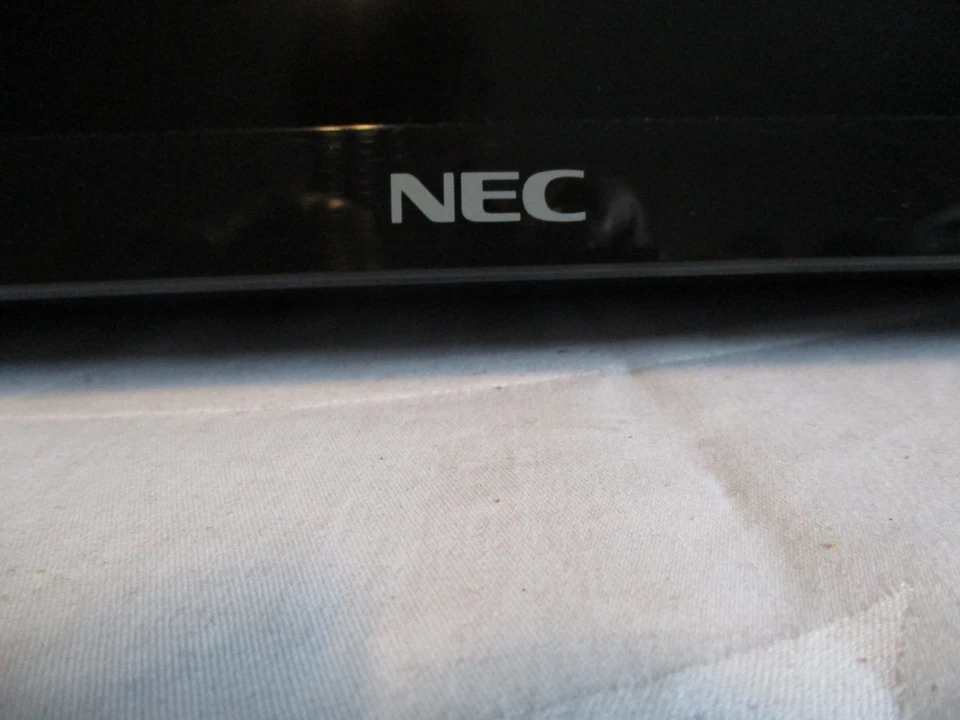 Monitor / Bilschirm von NEC MultiSync E657Q LCD 65 - Bild 3 von 4