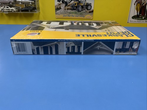 Walthers Cornerstone HO Train Shed with Clear Roof - Kit - Modèle B.T