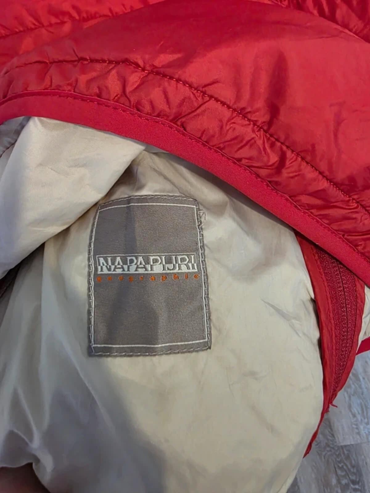 Napapijri Red Quilted Jacket – Size M – Expedition Badge – Lightweight Puffer image 4