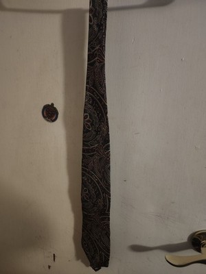 A.N.D.H.U.R.S..T. tie