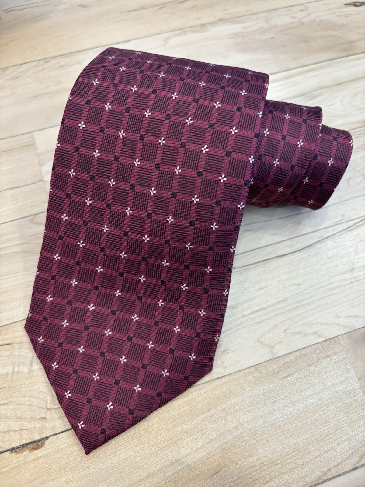 Bijoux Terner Burgundy Men’s Neck Tie 100% Silk w Geometric Pattern Handmade