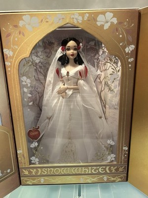 Disney Snow White  and the seven Dwarfs Limited Edition Collector Doll 17 Inch
