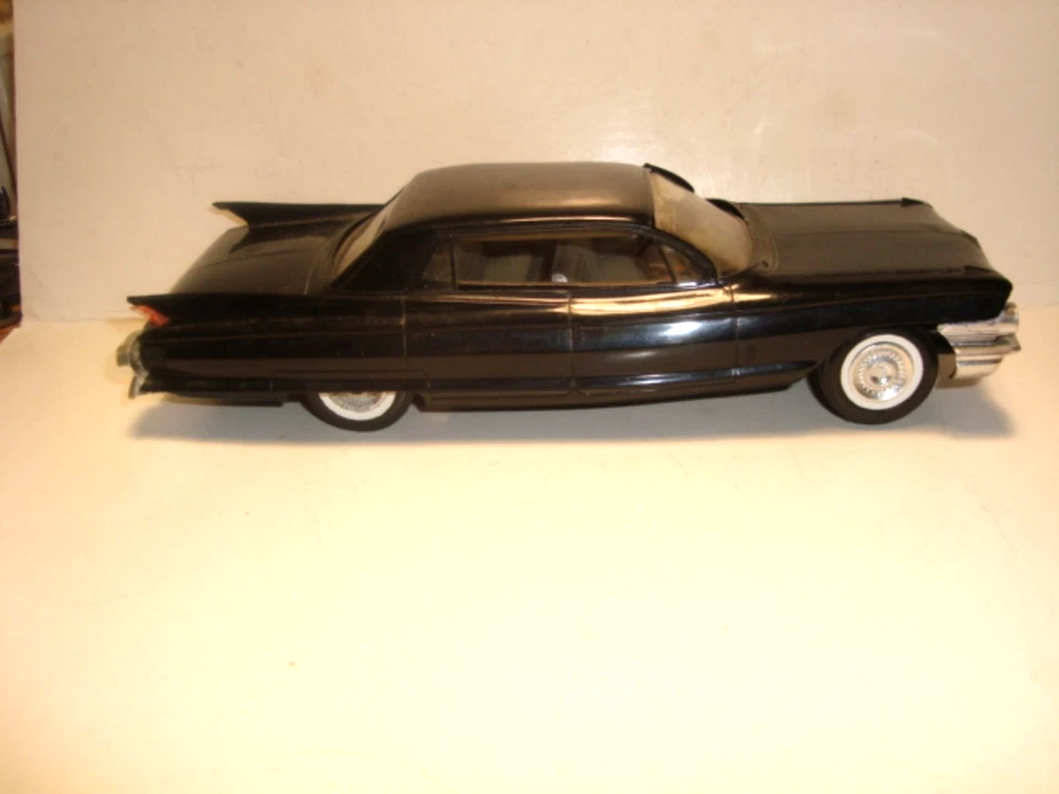 Jo-Han 1961 Cadillac Fleetwood 4 DRHT  Dealer Promo Model Parts Car - Image 2 of 4