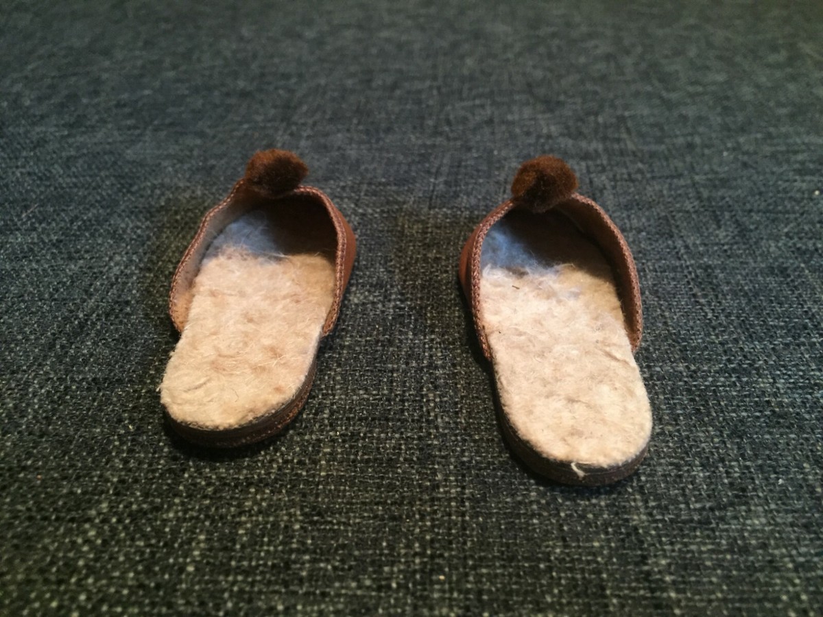 2 chaussures anciennes dépareillées pour poupée Jumeau Steiner Bru ou