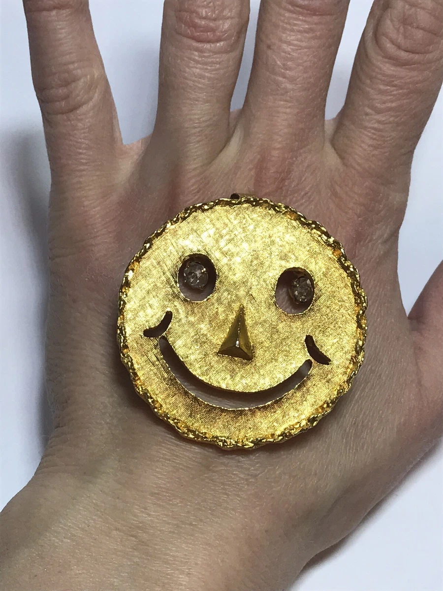 Smiley brooch best sale