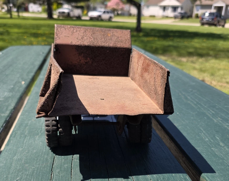1956 Ford 1957 Tonka, Hydraulic Dump Truck, Bronze/Brown, Pressed Steel - Image 4 of 4