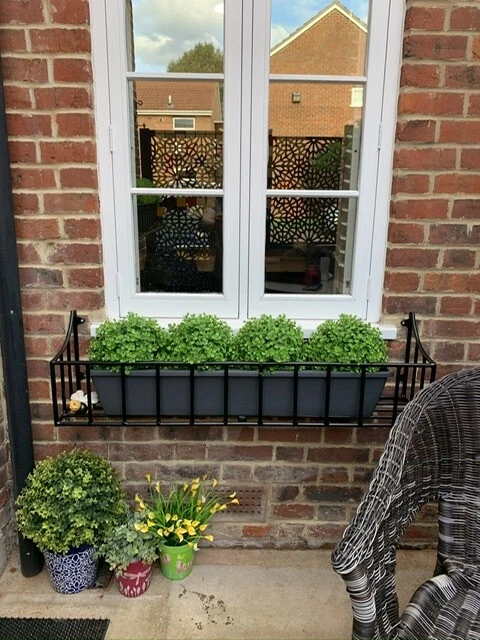 WROUGHT IRON WINDOW BOX PLANTER PLANT POT HOLDER WALL FIX 105CM LONG