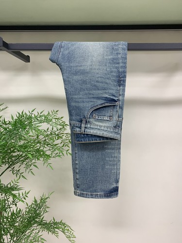 Classic Straight Leg Men's Denim For The Modern Business Casual Wardrobe - Picture 3 of 6