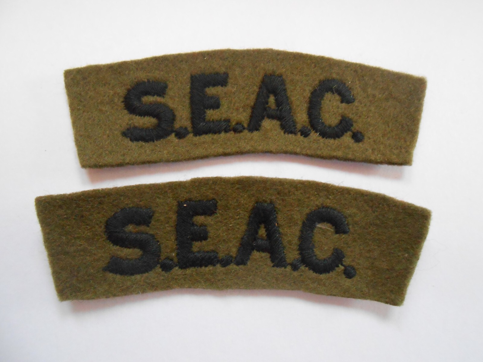 S.E.A.C. par de títulos de hombro de tela del Comando del Sudeste Asiático de la Segunda Guerra