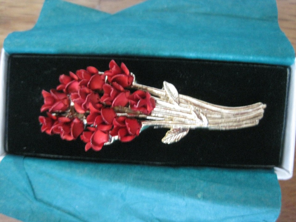 Red Rose Bouquet Gold Tone Flower Pin W/ Box DM 1997 Vintage | eBay