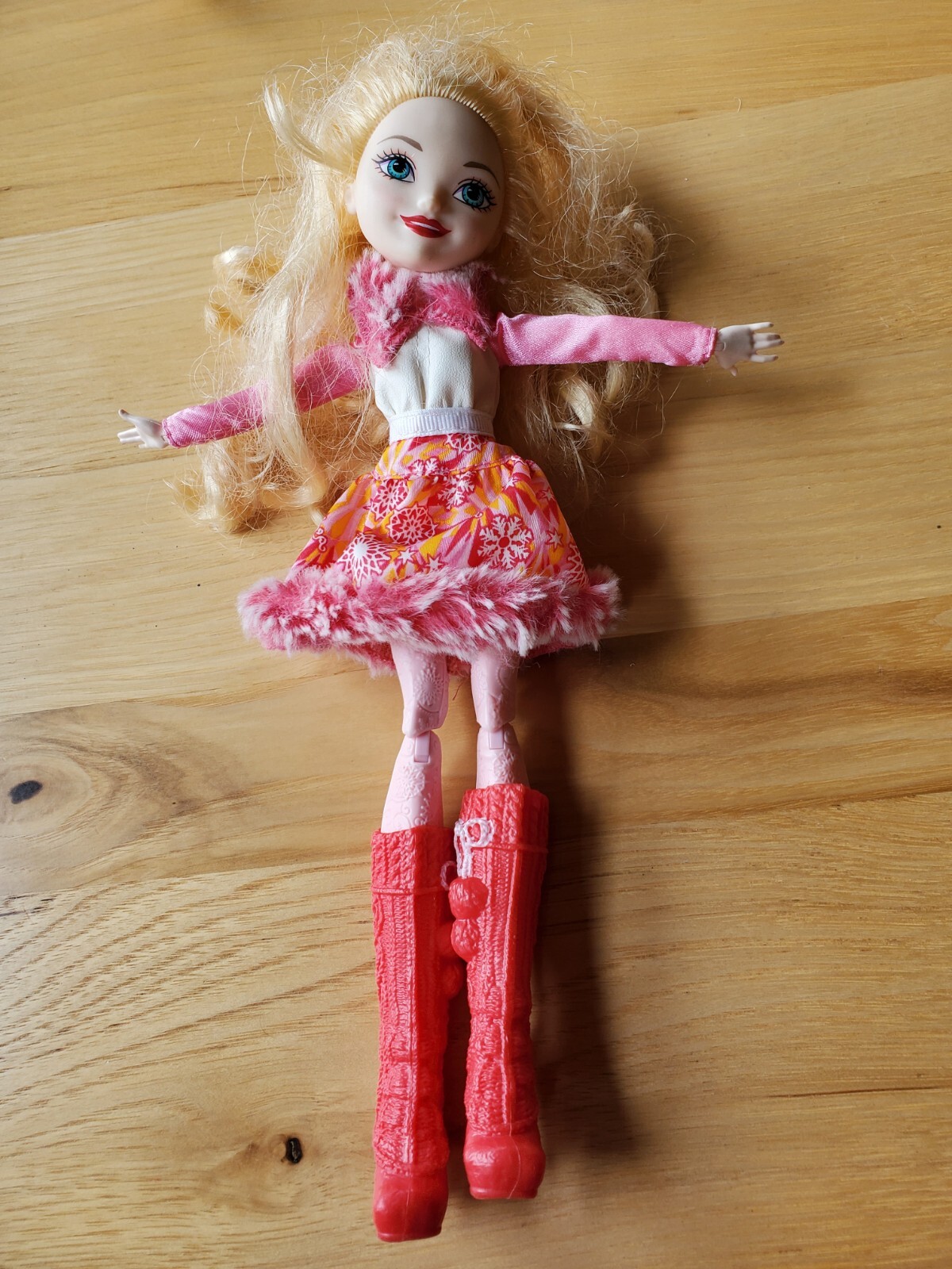 Ever After High Apple White Epic Winter Toy Doll Figure Matt