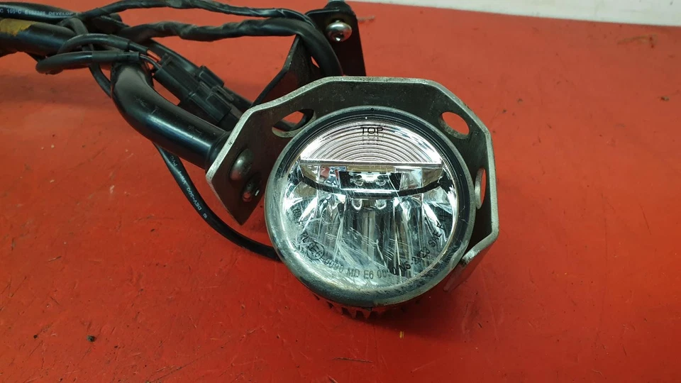 PAR DE FOCOS TRIUMPH EXPLORER + TELAR Y BARRA DE MONTAJE 2014 Foto 2 de 4