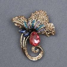 Luxury Rhinestone Encrusted Lotus Leaf Brooch/Pin Gold Tone Eye-Catching