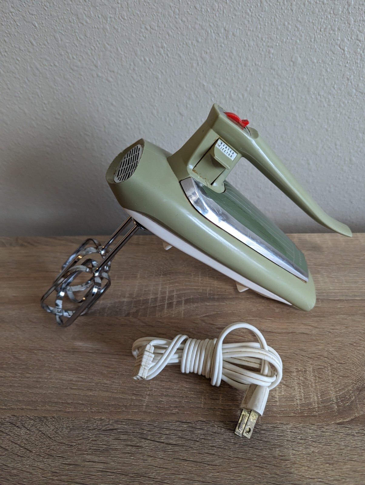 Vtg GE General Electric Hand Mixer Atomic Avocado Green Model M47 WORKS