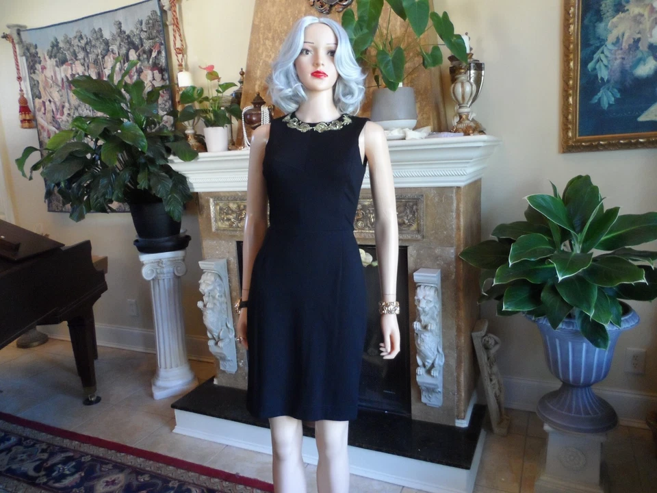 Vestido Vaina Jason Wu Colección Otoño 2011 Negro con Detalle Bordado Dorado Talla 2 Foto 2 de 4