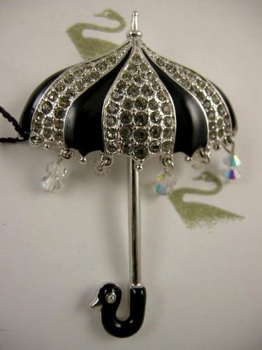 SIGNED SWAROVSKI PAVE' CRYSTAL UMBRELLA PIN ~ BROOCH RETIRED NEW WITH TAGS - Picture 4 of 5