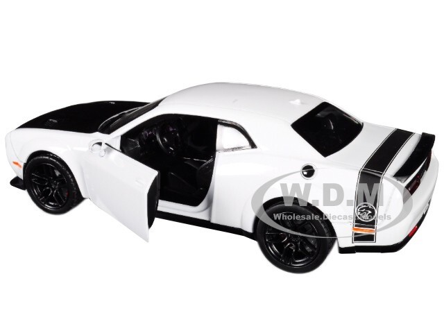 2018 DODGE CHALLENGER SRT HELLCAT WHITE 1/24 DIECAST MODEL CAR