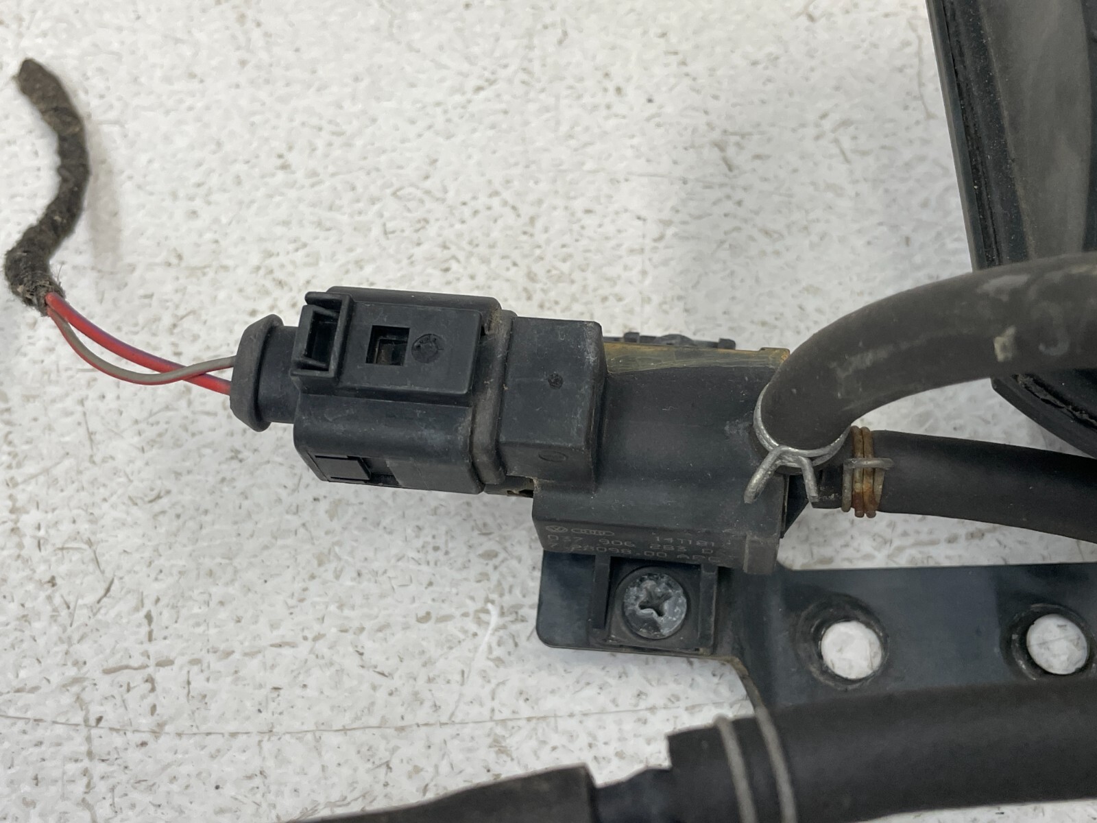 03-07 Bentley Continental GT Right Left Exhaust Solenoid Vacuum Tank 1577 OEM