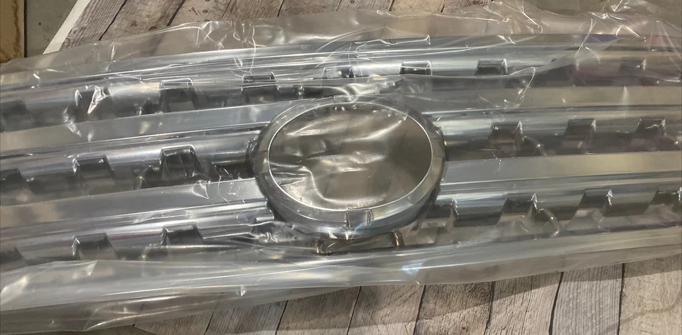 IWGCI62 2008-2016 Sequoia Grille Overlay  - Image 2 of 2