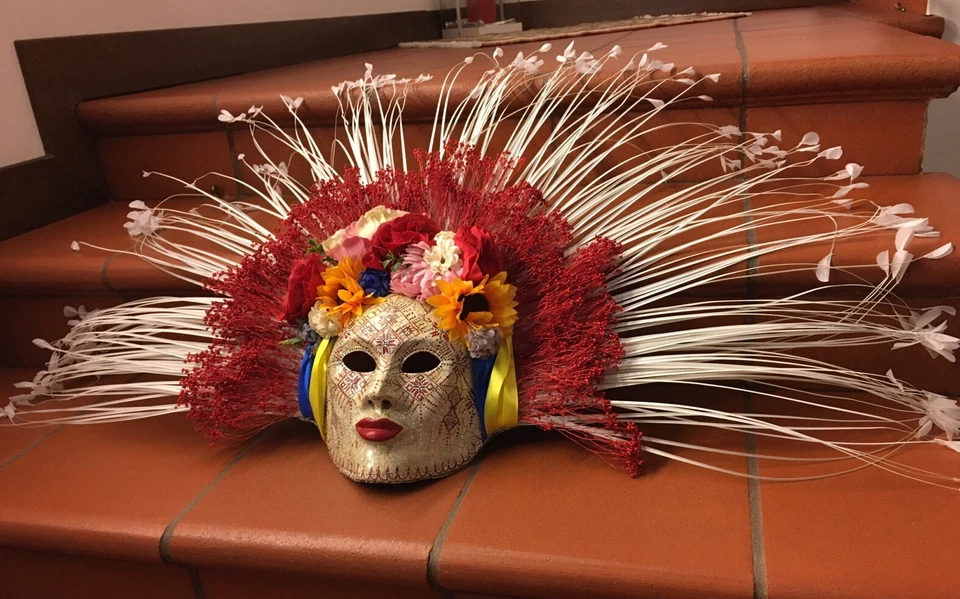 Máscara de Carnaval Exclusiva Arte Decorativa Interior Feita à Mão Feminina Estilo Ucraniano - Imagem 3 de 4